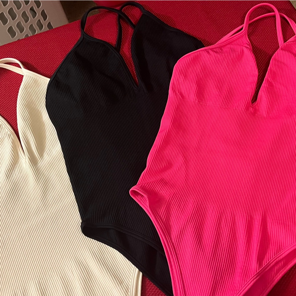 Ladies set of three bodysuits